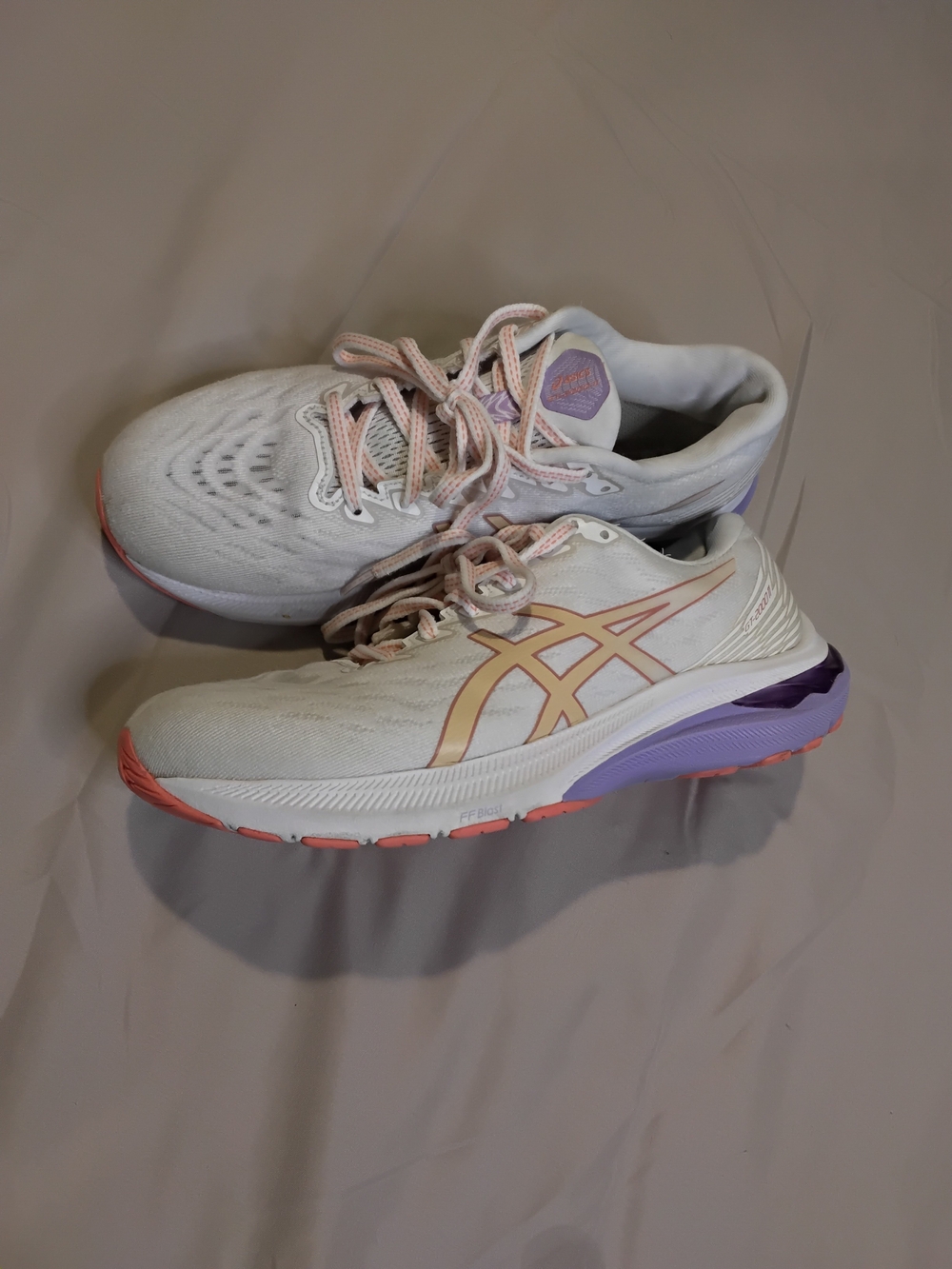 Asics GT 2000 11 Women's Sz 9 White Orange Running Shoes. - Picture 3 of 14